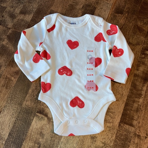 NEW Old Navy Baby Hearts & Lady Bug Onesie bundle 3-6 Months - Picture 3 of 15